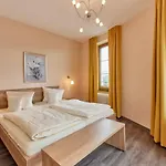 Moselhotel Roemischer Kaiser 'staffuntil5pm'earlybirdbreakfast'cityparking