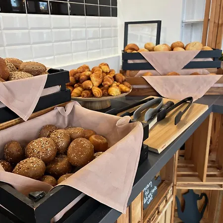 Moselhotel Roemischer Kaiser 'staffuntil5pm'earlybirdbreakfast'cityparking