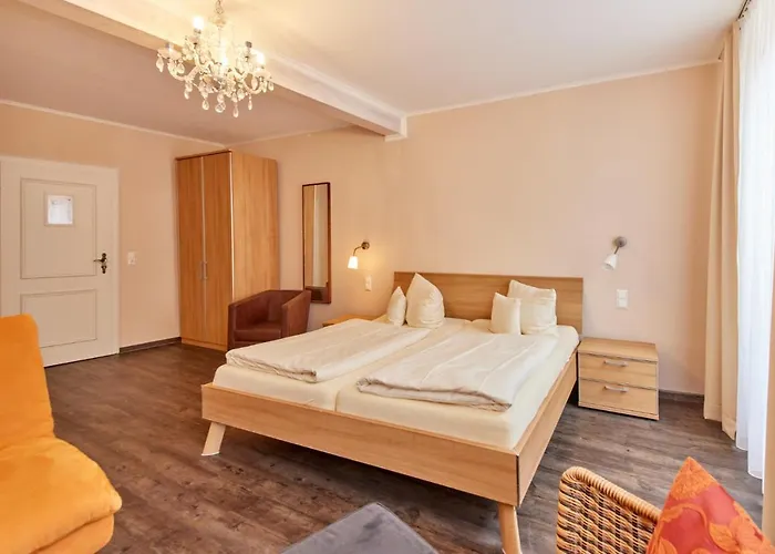 Moselhotel Roemischer Kaiser 'staffuntil5pm'earlybirdbreakfast'cityparking מלון