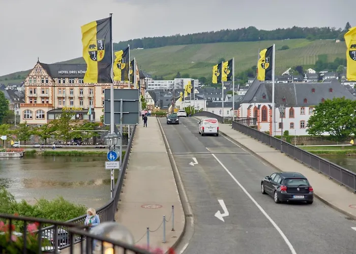 מלון Moselhotel Roemischer Kaiser 'staffuntil5pm'earlybirdbreakfast'cityparking *