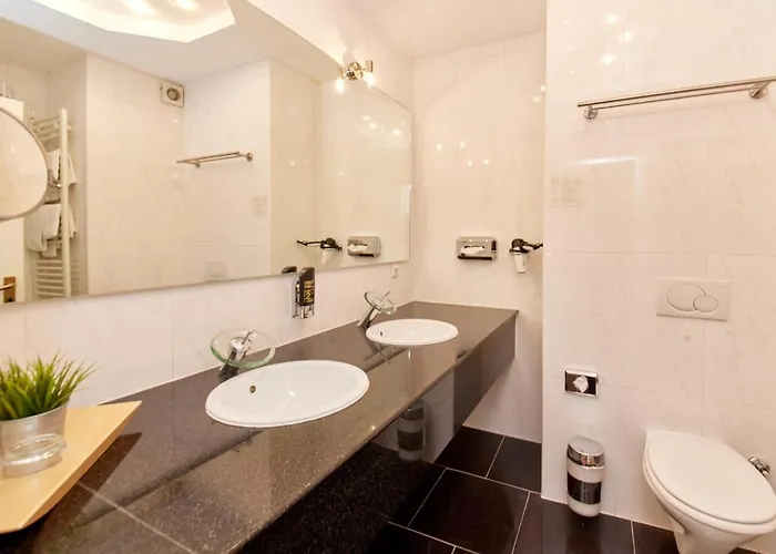 Moselhotel Roemischer Kaiser 'staffuntil5pm'earlybirdbreakfast'cityparking *