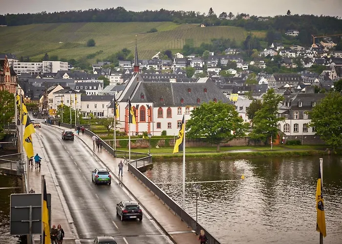Moselhotel Roemischer Kaiser 'staffuntil5pm'earlybirdbreakfast'cityparking מלון *