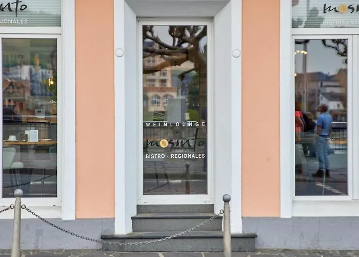 Moselhotel Roemischer Kaiser 'staffuntil5pm'earlybirdbreakfast'cityparking מלון *