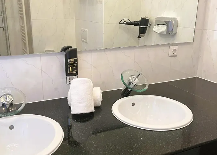 מלון Moselhotel Roemischer Kaiser 'staffuntil5pm'earlybirdbreakfast'cityparking