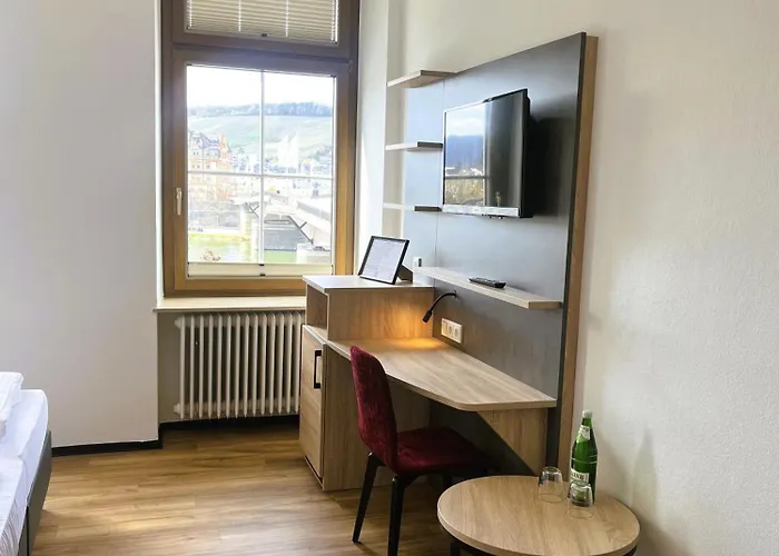 Moselhotel Roemischer Kaiser 'staffuntil5pm'earlybirdbreakfast'cityparking * ברנקסטל - קיס