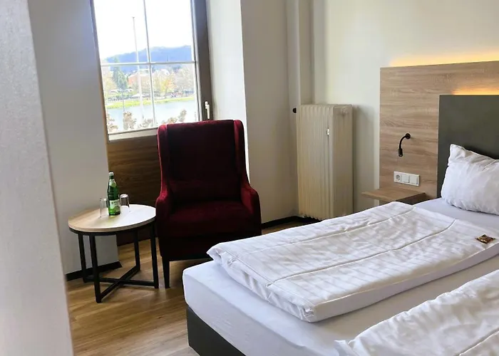 Moselhotel Roemischer Kaiser 'staffuntil5pm'earlybirdbreakfast'cityparking מלון *