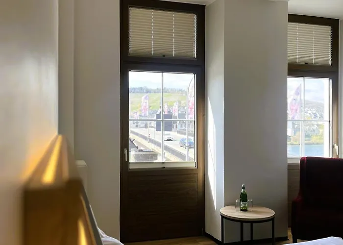 Moselhotel Roemischer Kaiser 'staffuntil5pm'earlybirdbreakfast'cityparking *