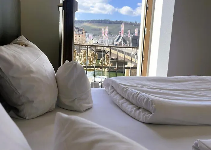 Moselhotel Roemischer Kaiser 'staffuntil5pm'earlybirdbreakfast'cityparking ברנקסטל - קיס