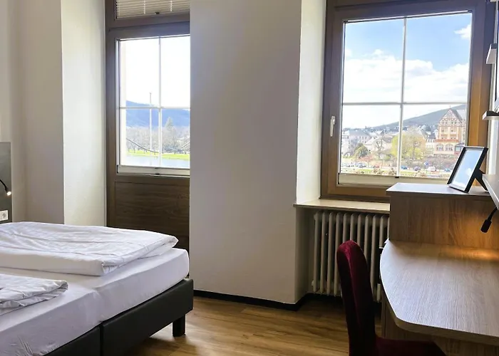 Moselhotel Roemischer Kaiser 'staffuntil5pm'earlybirdbreakfast'cityparking מלון