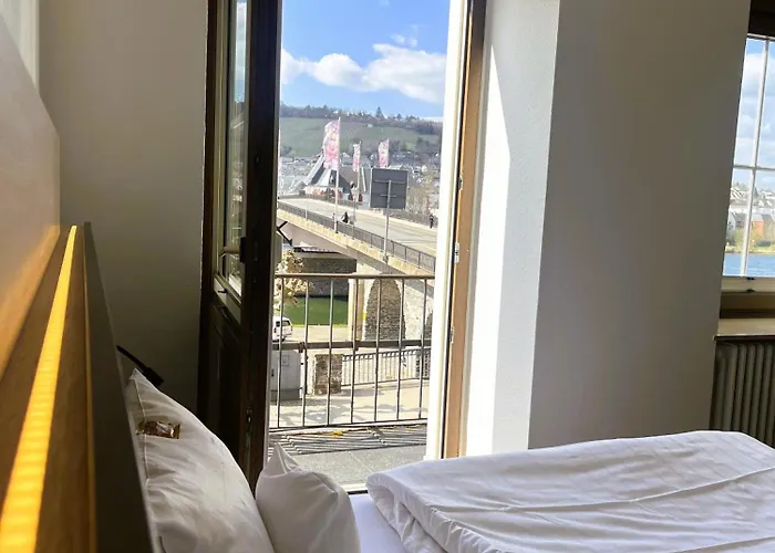 מלון Moselhotel Roemischer Kaiser 'staffuntil5pm'earlybirdbreakfast'cityparking