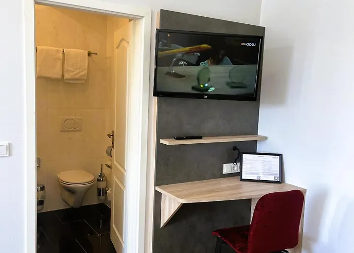 Moselhotel Roemischer Kaiser 'staffuntil5pm'earlybirdbreakfast'cityparking מלון *