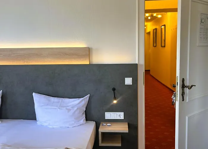 Moselhotel Roemischer Kaiser 'staffuntil5pm'earlybirdbreakfast'cityparking מלון ברנקסטל - קיס